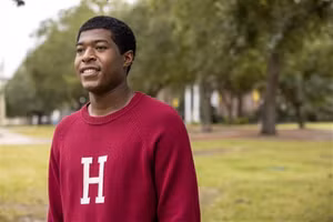 Norris Harrison là Chủ tịch Hội Sinh viên người da màu đầu tiên tại ĐH Harvard.