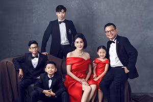 Hà Kiều Anh: "Chị Hồng Nhung yêu cậu ruột tôi, cư xử rất khéo"