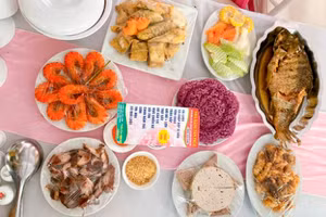 Cỗ “ế”, chủ nhà hàng kêu gọi mọi người đến “giải cứu” song vẫn không thu được vốn.