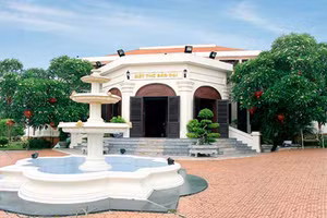 Không gian bên ngoài biệt thự vua Bảo Đại. Ảnh: TG.