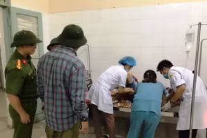 Các nạn nhân đã được đưa vào bệnh viện cấp cứu.