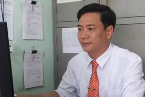 Thầy giáo Phạm Xuân Trường đã hơn 20 năm gắn bó với trò nghèo vùng cao.