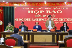 Ông Lê Tiến Dũng, Chủ tịch UBND thành phố Điện Biên Phủ thông tin về vụ việc.