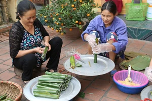 Bánh nẳng làng Dòng được chế biến khá công phu.