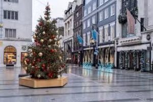 Đường phố tại London không một bóng người vì lệnh giới nghiêm.