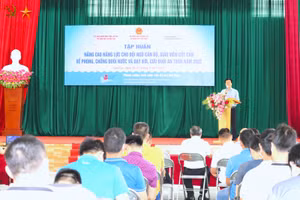 TS. Nguyễn Nho Huy, Phó Vụ trưởng Vụ GDTC, Bộ GDĐT chia sẻ trong buổi khai mạc lớp tập huấn phòng, chống đuối nước được tổ chức tại Lào Cai - Ảnh P.Đ