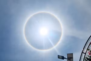 Quầng mặt trời xảy ra báo hiệu trời sẽ ít mưa - Ảnh TL