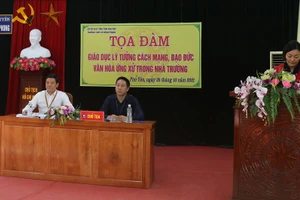 Trường THPT Lê Hồng Phong (TX Phổ Yên, Thái Nguyên) tọa đàm, tìm giải pháp giáo dục lối sống cho học sinh