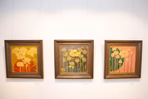 Triển lãm giới thiệu hơn 90 tác phẩm với các thể loại Hội họa, Đồ họa, Điêu khắc, Sắp đặt. 