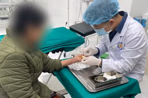 Người phụ nữ 74 tuổi nguy kịch vì tự cắt lìa cổ tay