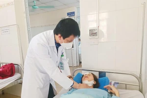 Cứu sống bệnh nhân bị tai nạn hy hữu ở nhà