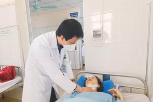 Cứu sống bệnh nhân bị tai nạn hy hữu ở nhà