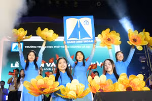 Xúc động lễ tri ân, trưởng thành của học sinh Hà Nội 