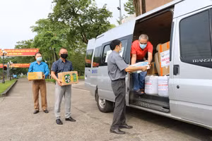 Đoàn công tác của trường ĐH Kỹ thuật Công nghiệp (ĐH Thái Nguyên) chuẩn bị lên đường hỗ trợ Bắc Giang 