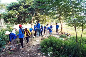 Đoàn thanh niên góp phần làm sạch môi trường (Internet)