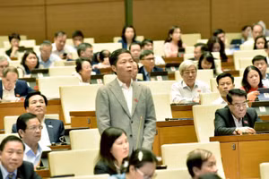 Bộ trưởng Trần Tuấn Anh làm rõ thêm ý kiến của đại biểu liên quan đến vấn đề triển khai các dự án thủy điện.