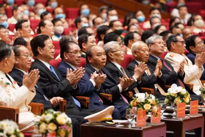 Thủ tướng Nguyễn Xuân Phúc cùng các đồng chí lãnh đạo, nguyên lãnh đạo Đảng, Nhà nước và các đại biểu dự Lễ kỷ niệm. Ảnh: VGP/Quang Hiếu