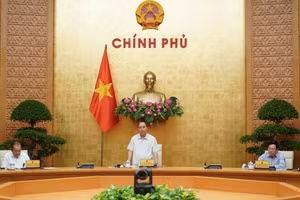 Thủ tướng Nguyễn Xuân Phúc phát biểu tại cuộc họp. Ảnh: VGP/Quang Hiếu