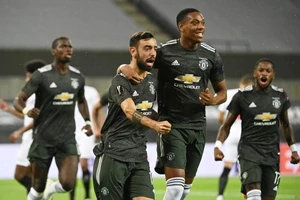 Bruno Fernandes đưa Man Utd dẫn trước từ chấm phạt đền ở phút thứ 9