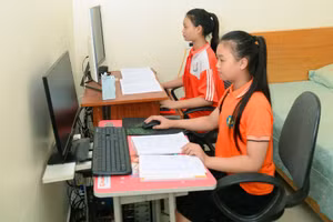 Học sinh thành phố Vinh, Nghệ An học trực tuyến tại nhà