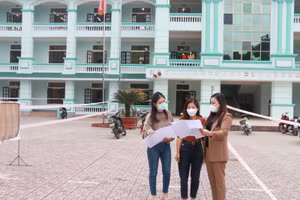 Trường Tiểu học Trường Thi, TP Vinh, Nghệ An bố trí phân luồng, sắp xếp sơ đồ phòng học đảm bảo giãn cách trước khi đón trò trở lại.