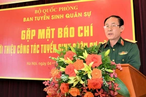 Thiếu tướng Nguyễn Văn Oanh, Cục trưởng Cục Nhà trường, Bộ Quốc phòng, Phó trưởng ban Tuyển sinh quân sự thông tin với báo giới