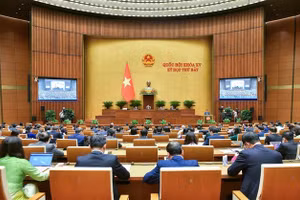 Quốc hội thảo luận tại hội trường sáng 25/5. 