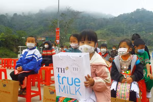 Tặng 1.000 nhà vệ sinh cho các trường học ở địa bàn biên giới khó khăn