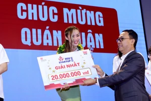 Sinh viên Đoàn Yên Khuyên ngành Quan hệ Quốc tế, HIU - vinh danh cuộc thi Quán quân HIU STARTUP 2022