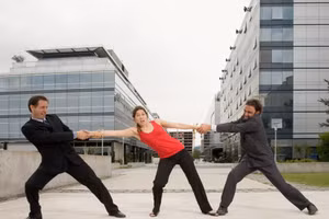 Đừng giành giật tình yêu (hình minh họa).