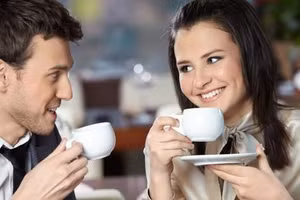 Có nên ly hôn khi vợ quá vô tư thân mật với bạn khác giới?