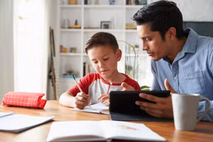 Cha mẹ dạy con kiên nhẫn (hình minh họa)