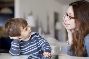  Dạy con cách giao tiếp bằng ngôn ngữ cơ thể