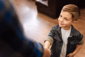 3 điều cha mẹ cần lưu ý khi giới thiệu con mình