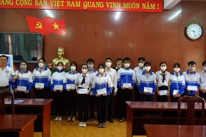 Trao học bổng tại Trường THPT Cư M’gar – huyện Cư M’gar