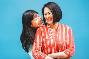 Xót xa lời tâm sự của cháu gái: "Dì ơi, dì đừng nói chuyện này với ai..."