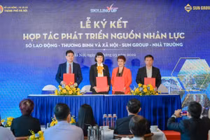 Lễ ký kết hợp tác của trường với Tập đoàn Sun Group