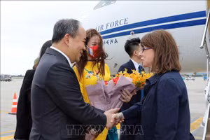 Tổng thống Hy Lạp tới Hà Nội, bắt đầu thăm chính thức Việt Nam