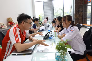 'Chạm' đến ước mơ từ học bổng doanh nghiệp của các trường đại học, cao đẳng