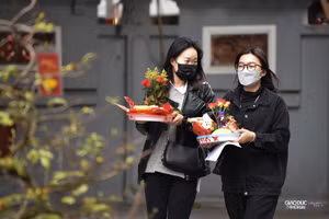 Giới trẻ Hà Thành đi cầu duyên trong ngày Valentine