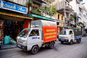 Theo chân lực lượng chức năng ra quân xử lý vi phạm trật tự đô thị