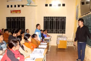 Một buổi học của các học viên ở bản Ôn Ốc, xã Mường Lựm.