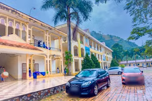 Sân Trường THPT Chu Văn Thịnh, xã Chiềng Ban.