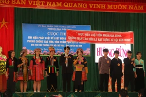 Tiểu phẩm về phòng chống tảo hôn và hôn nhân cận huyết thống được thể hiện tại cuộc thi.