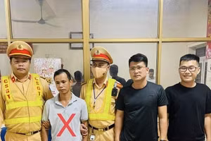 Đỗ Văn Khoát tại đội CSGT số 2 đầu thú.