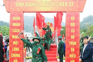 Các tân binh lên đường nhập ngũ.