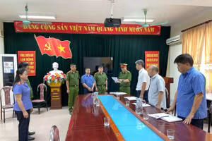 Cơ quan CSĐT Công an tỉnh Sơn La đọc lệnh bắt tạm giam Cao Đình Sơn.