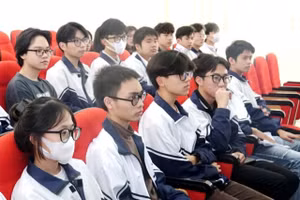 Các học sinh dự khai mạc kỳ thi chọn học sinh giỏi quốc gia 