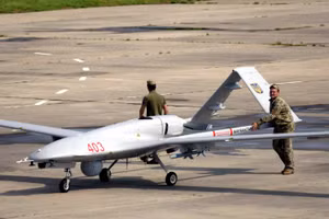 Sự xuất hiện của UAV Bayraktar TB2 Thổ Nhĩ Kỳ trong xung đột Nagorno-Karabakh năm 2020 và Ukraine năm 2022 đã cho ta thấy một phần bản chất của chiến tranh hiện đại