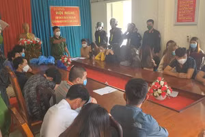 Karaoke Song Mã mở cửa cho khách hát giữa mùa dịch Covid-19.